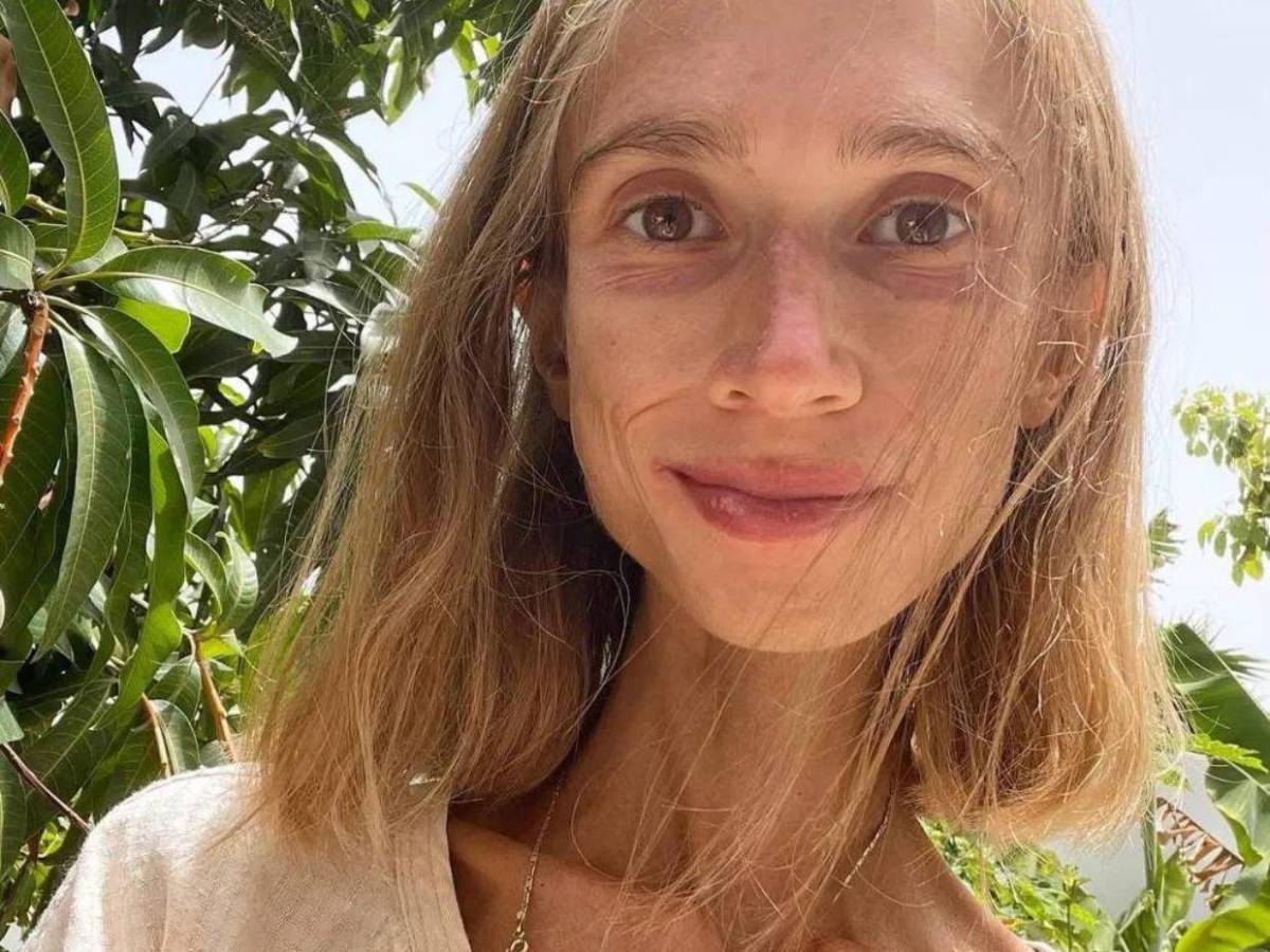 ¿Quién es Karolina, influencer que murió tras dieta basada solo en frutas en Bali?