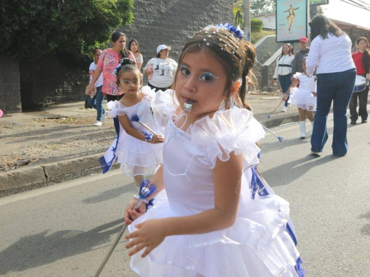 ¡Encantos! Los niños de prebásica se roban el show de los desfiles patrios en la capital