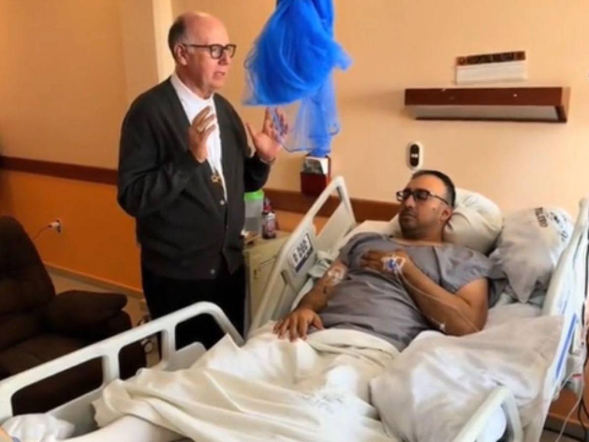 Tras caída en desfiles de 2025: el mayor David Maldonado vuelve a caminar