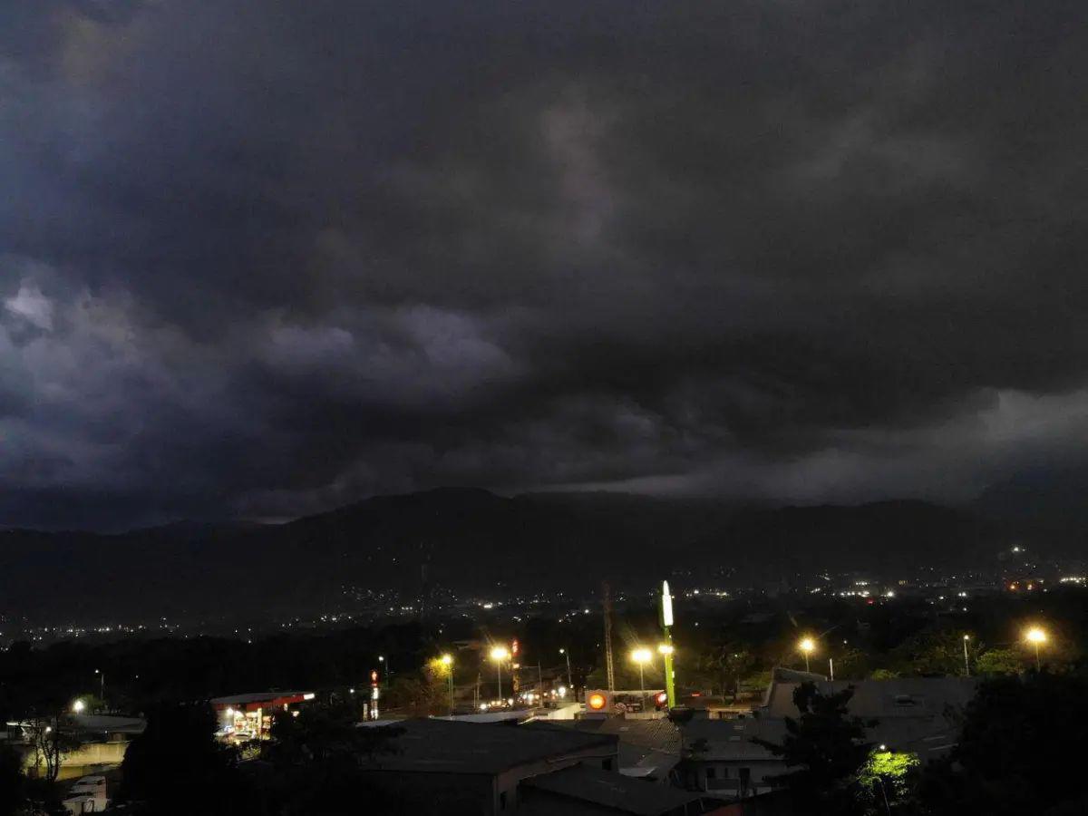 Ingresará una vaguada y una onda tropical esta semana en Honduras: ¿Qué zonas serán las afectadas?
