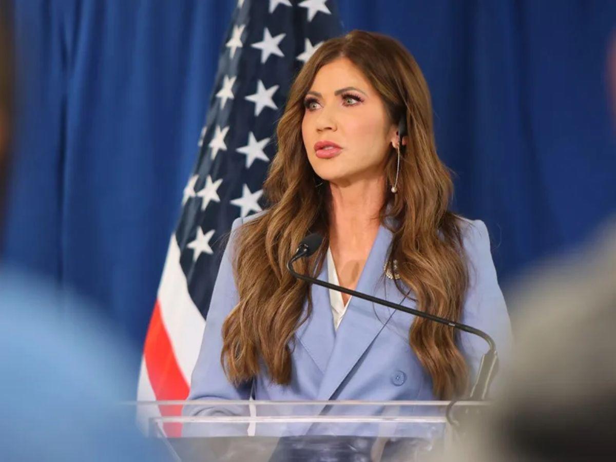 ¿Quién es Kristi Noem, la exsecretaria de Seguridad Nacional destituida por Trump?
