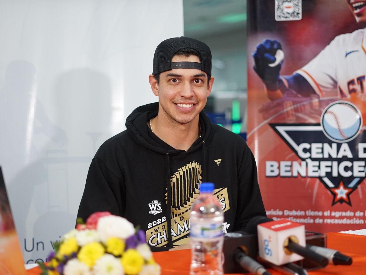 Mauricio Dubón al arribar a Honduras: “Ganar la Serie Mundial es el logro más importante en la historia del deporte hondureño”