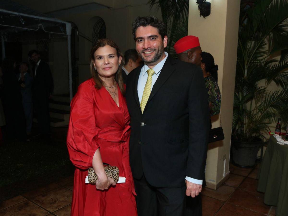 Brindan por la Fiesta Nacional de España en fina recepción en Honduras