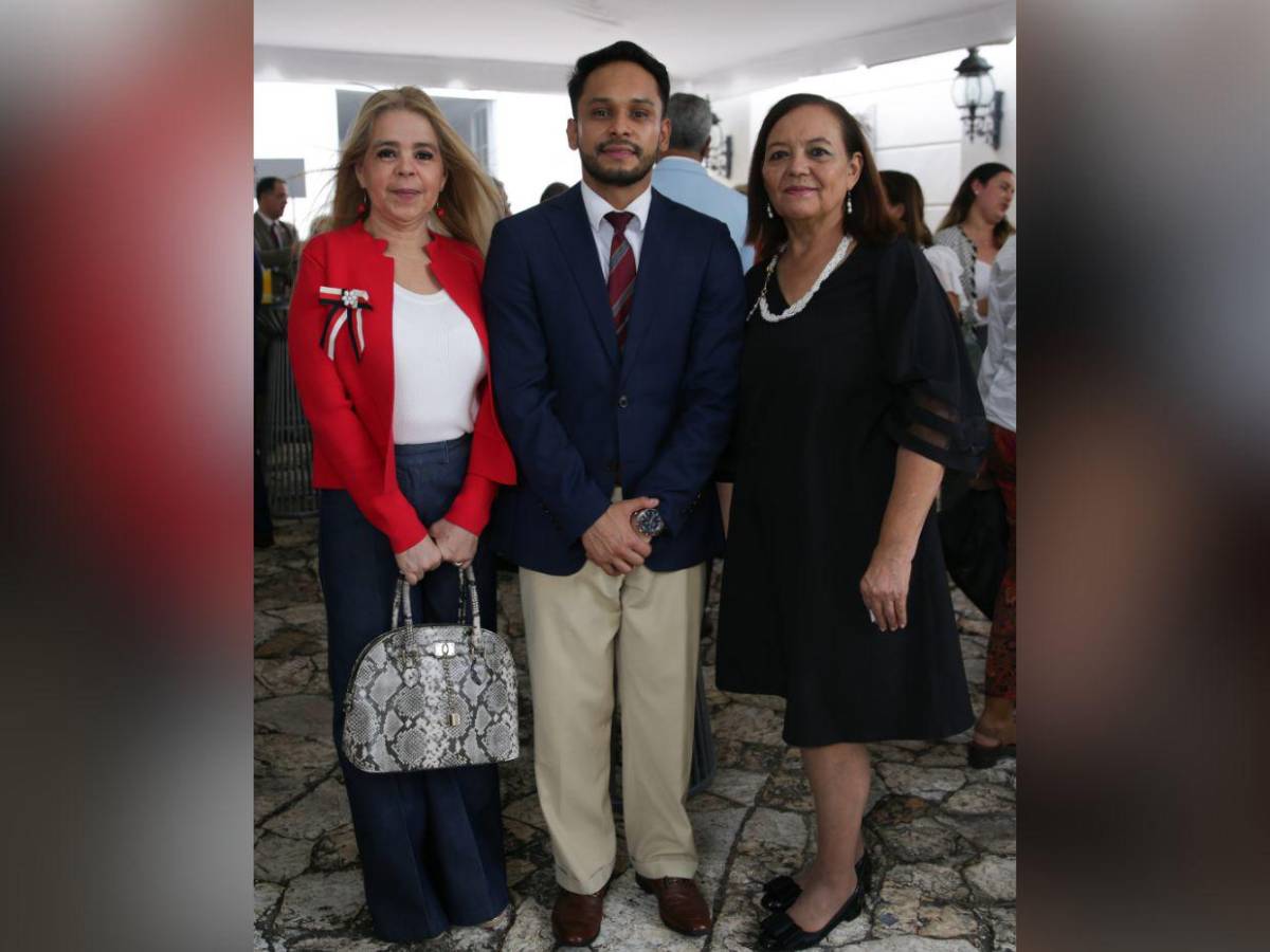 Embajada de Ecuador conmemora 216 años de independencia de su país