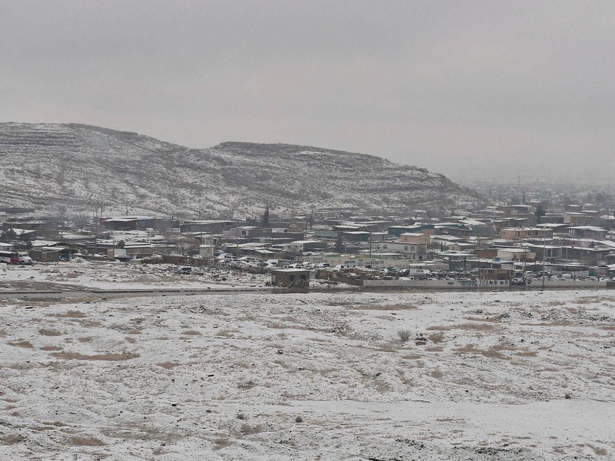 Ciudad Juárez se cubre de nieve tras intensa tormenta invernal