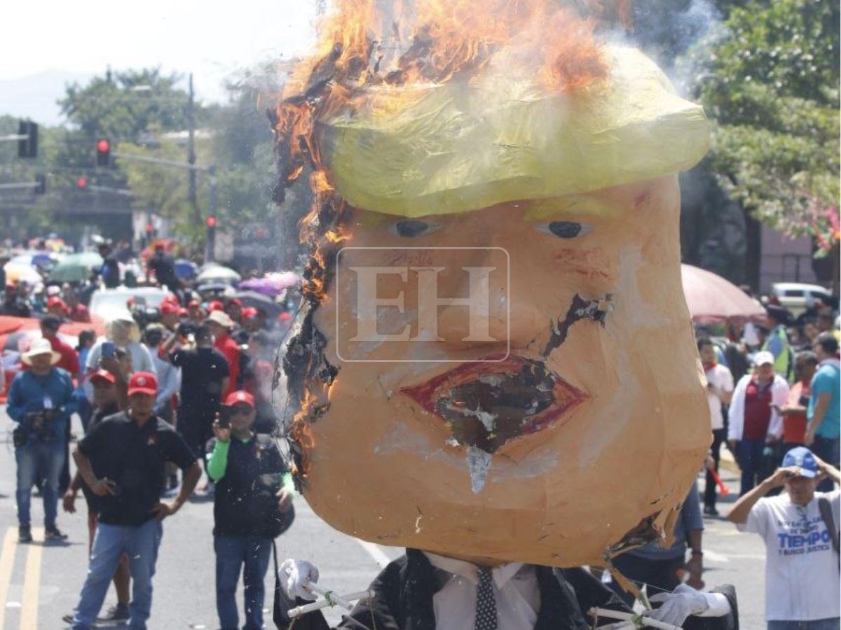 Queman monigote de Donald Trump durante marcha del Día del Trabajador en SPS
