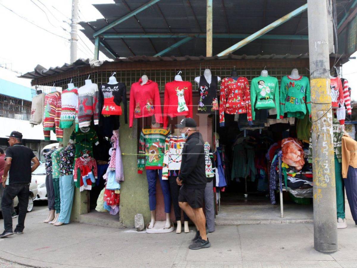 Entre ropa nueva y usada: hondureños buscan los estrenos de fin de año en los mercados