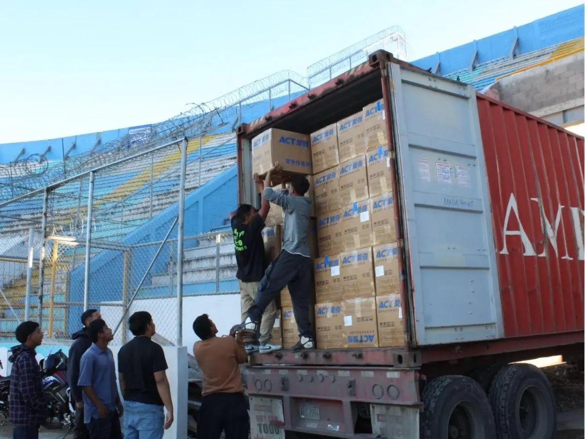 Comienzan a instalar butacas  en el Estadio Nacional de Tegucigalpa