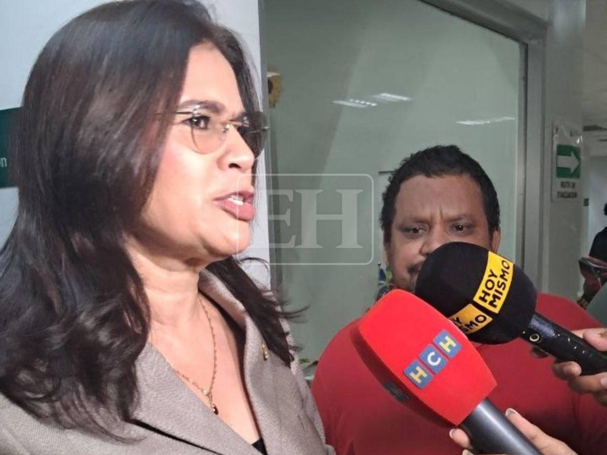 Es inocente: Rixi Moncada defiende a Melvin Cevallos en su audiencia inicial