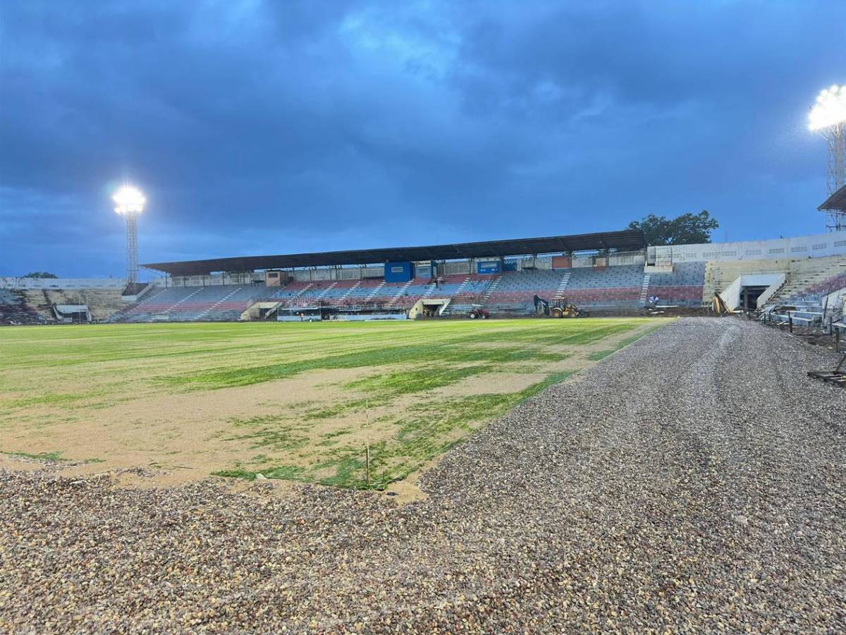 Así avanzan los trabajos de la nueva grama híbrida del estadio Ceibeño Así avanzan los trabajos de la nueva grama híbrida del estadio Ceibeño