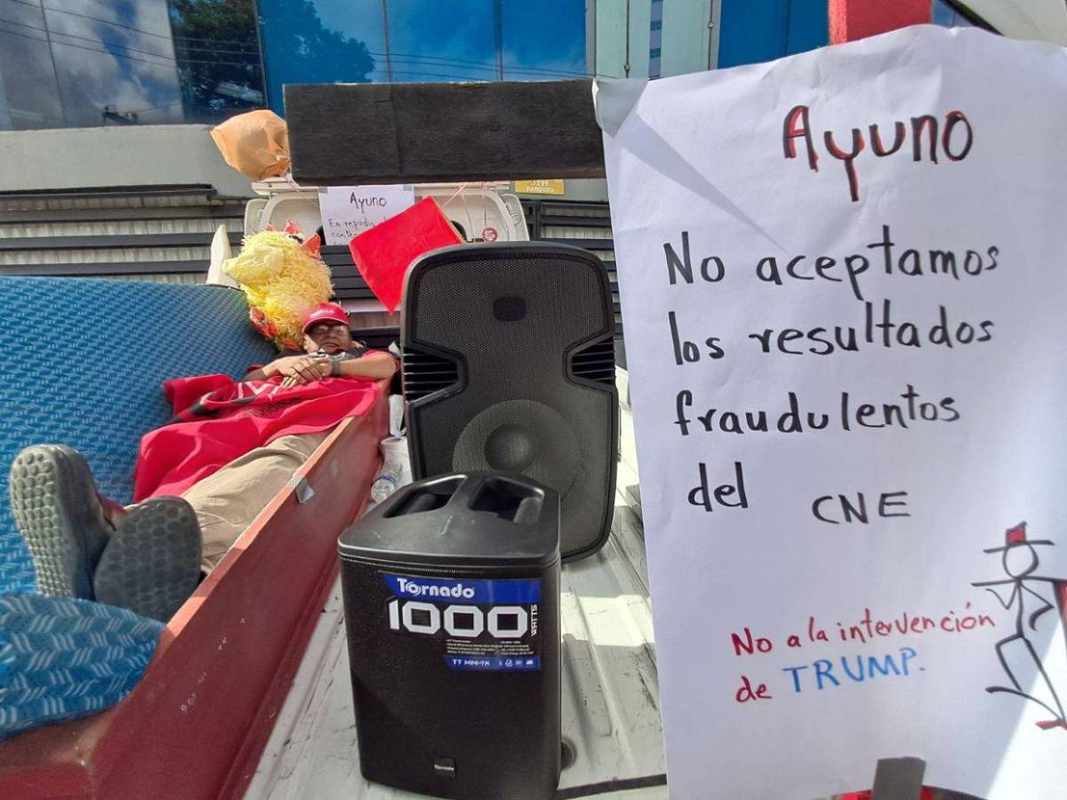 Militante de Libre realiza huelga de hambre frente al RNP: No aceptamos los resultados