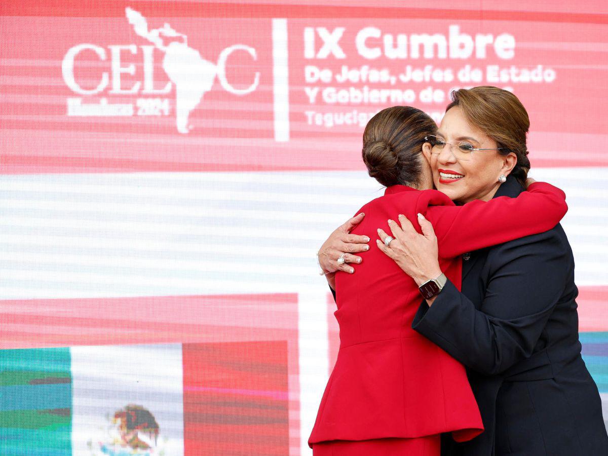 Besos y abrazos: Así dio la bienvenida Xiomara Castro a los presidentes en la Cumbre de la Celac