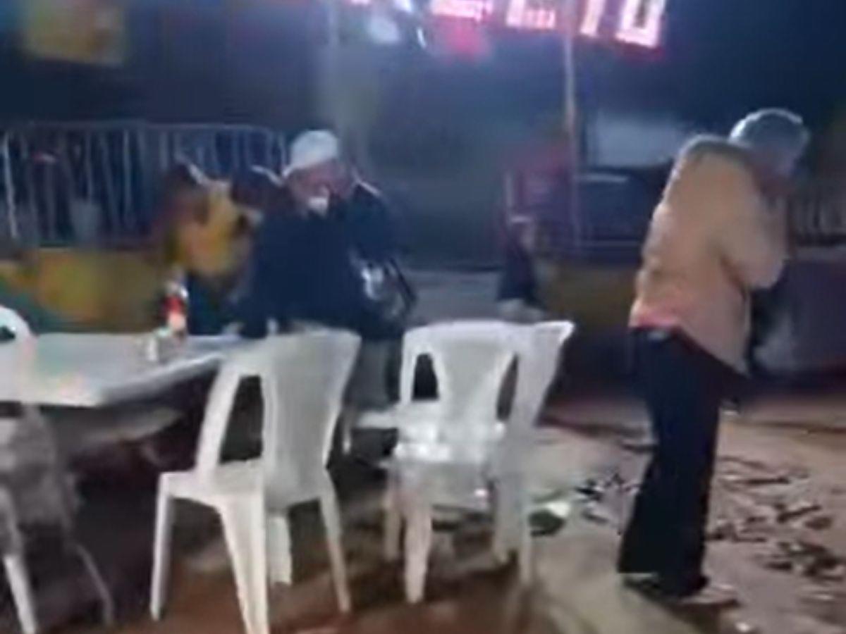 ¡Paren eso!: Cámaras captaron cuando una mujer salió expulsada de un juego mecánico en Danlí