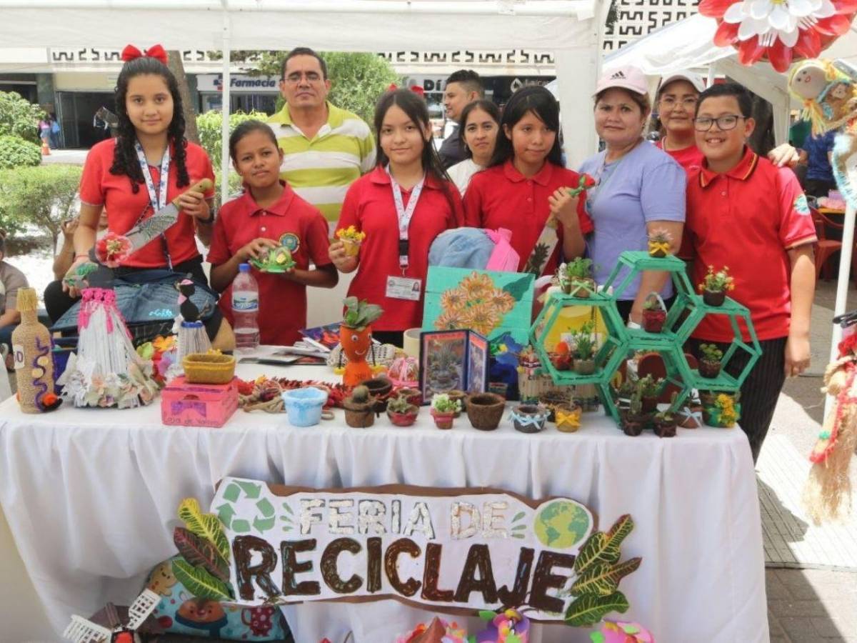 ¡Creatividad que salva al planeta! Escolares emprendieron con Feria de Reciclaje