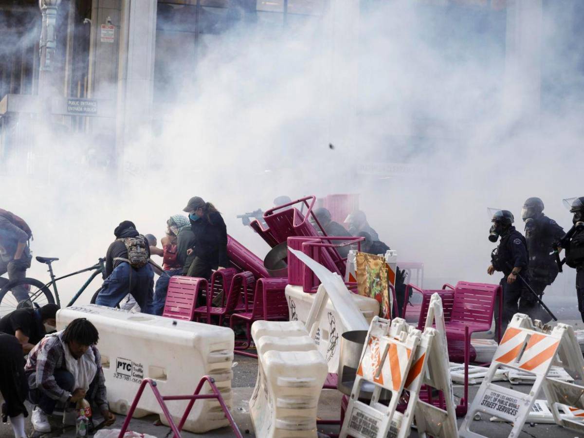 La comunidad de Los Ángeles se resiste a doblegar; siguen protestas