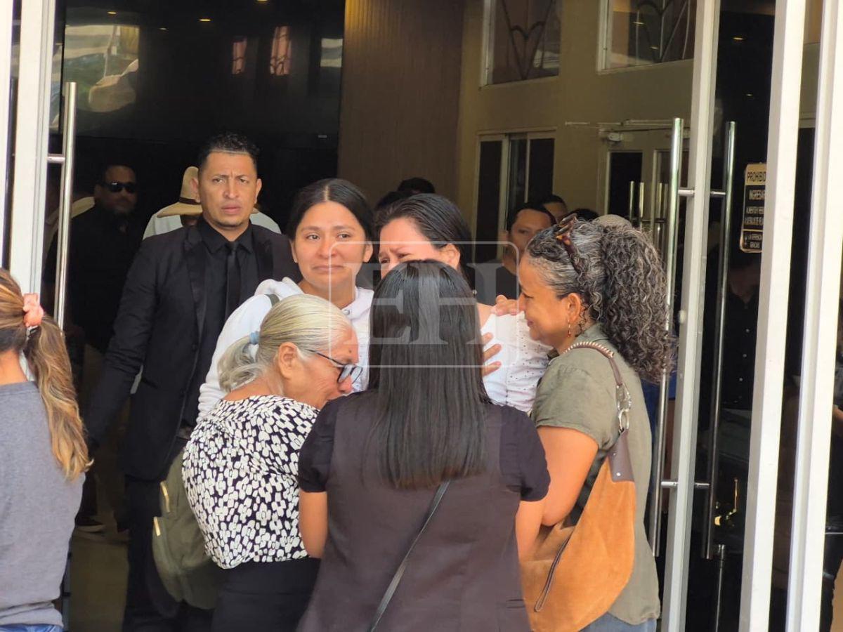 Una sola familia llora a cuatro jóvenes: despiden a los primos asesinados en La Ceiba