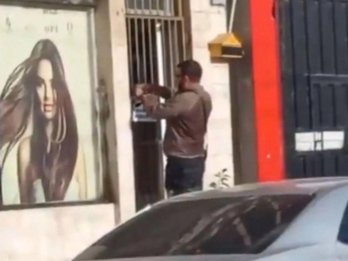 ¿Quién es Carlos Llopis, militante de Libre que encerró a dos comunicadores en Puerto Cortés?