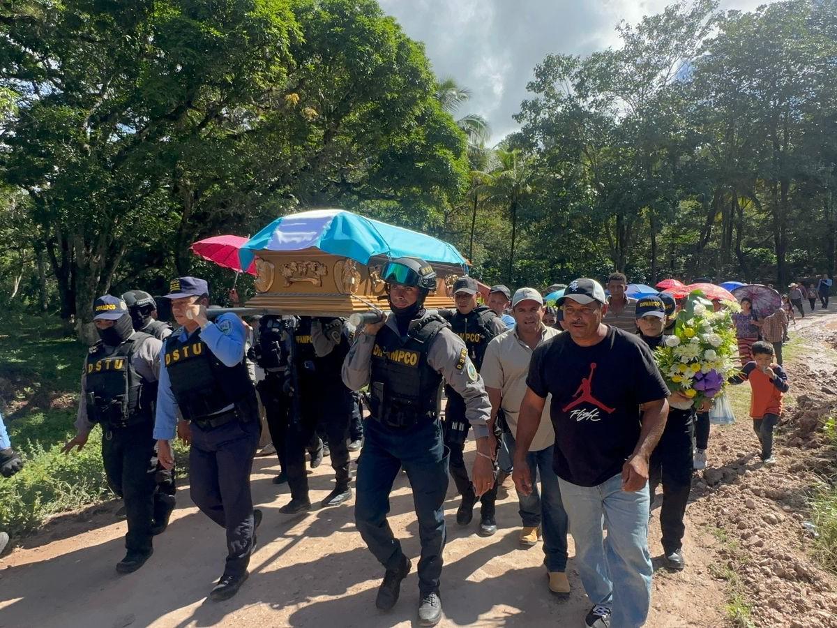 Comayagua rinde tributo a policía fallecido en enfrentamiento