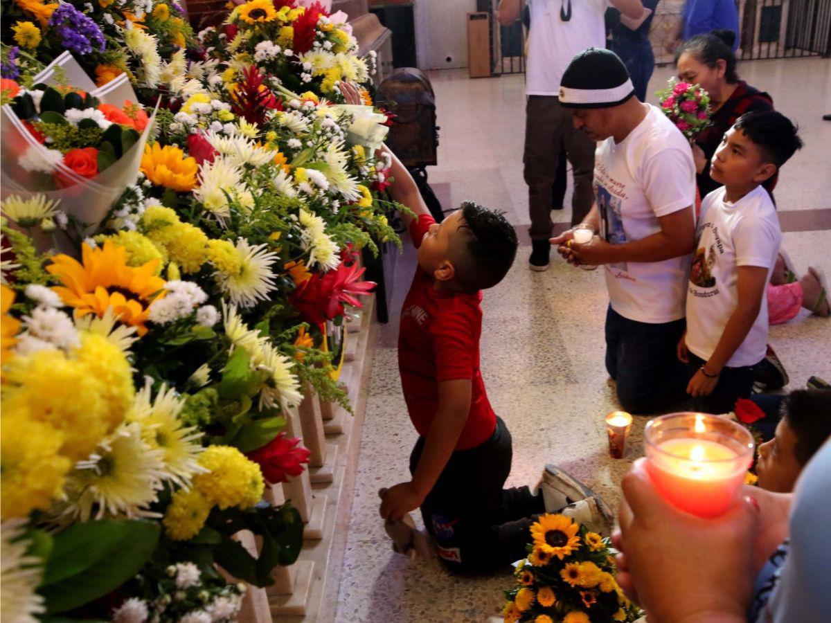 Gratitud, devoción y fe muestran peregrinos al visitar la Basílica de Suyapa Gratitud, devoción y fe muestran peregrinos al visitar la Basílica de Suyapa