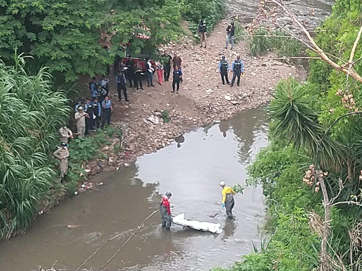 Semidesnudo y en estado de putrefacción: así fue hallado el cuerpo de un hombre en el río Chiquito