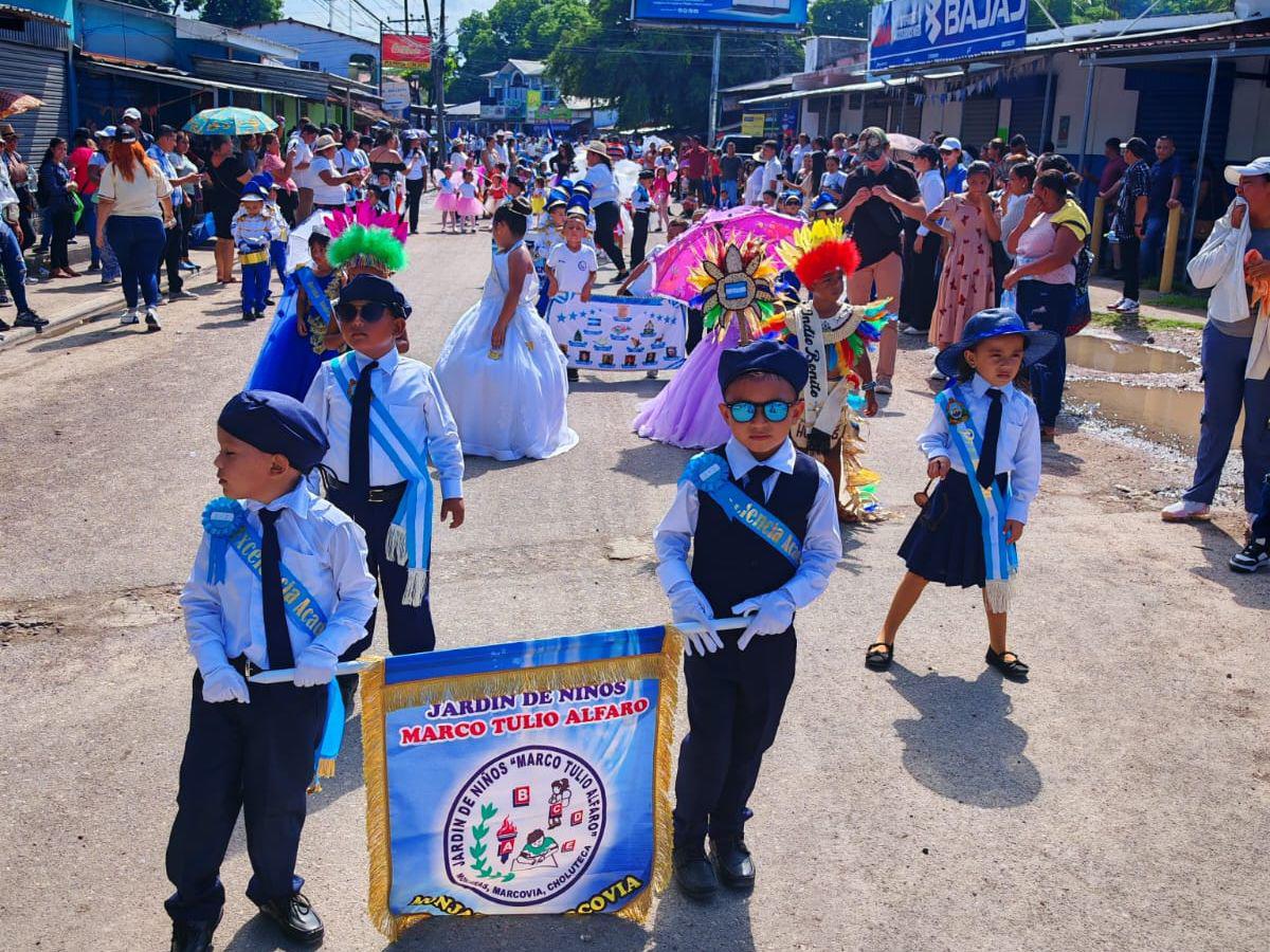 ​​​​​Niños y jóvenes llenan de color y tradición las fiestas patrias en Marcovia, Choluteca