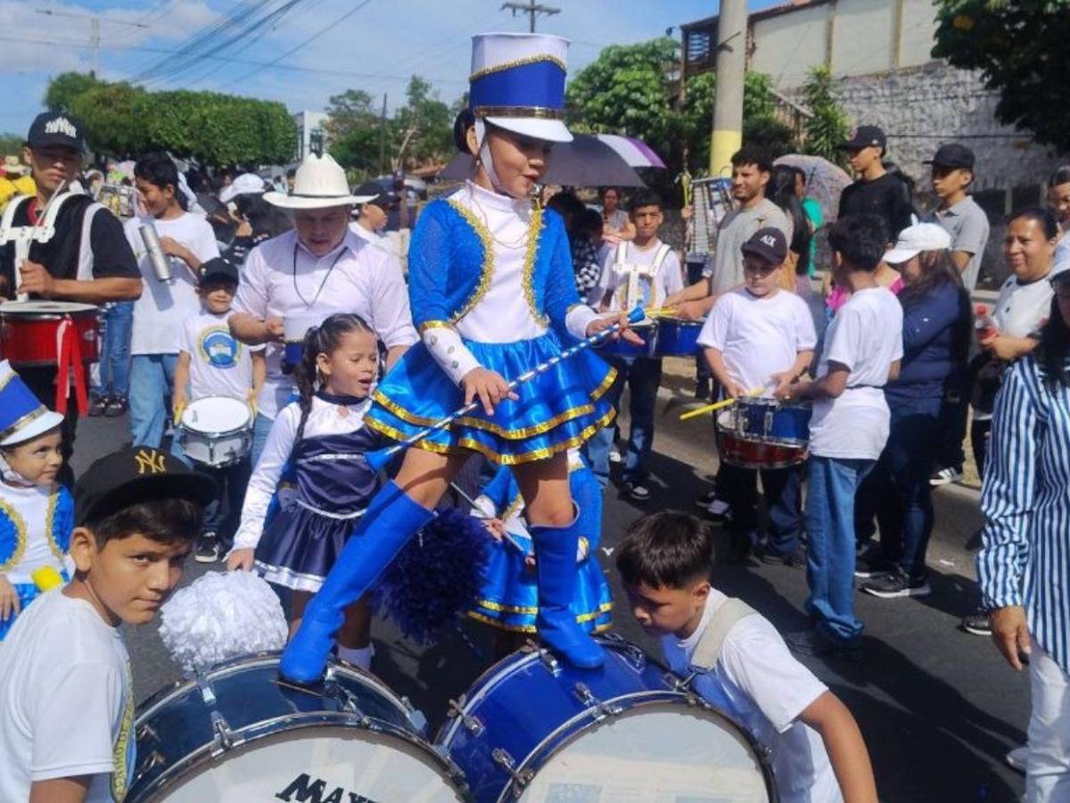 Con ternura y talento, las niñas palillonas engalanan los desfiles patrios de prebásica