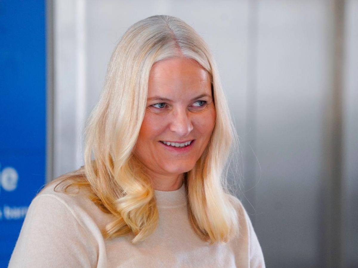 La princesa Mette-Marit habla sobre su vínculo con Epstein: Fui manipulada y engañada