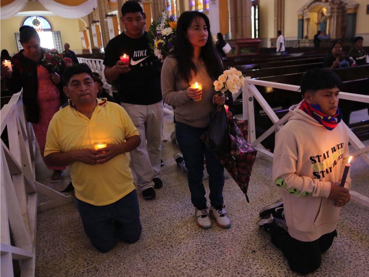 Gratitud, devoción y fe muestran peregrinos al visitar la Basílica de Suyapa Gratitud, devoción y fe muestran peregrinos al visitar la Basílica de Suyapa
