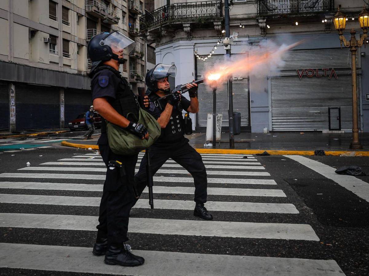 39 personas detenidas y caos deja la marcha de los jubilados en Buenos Aires