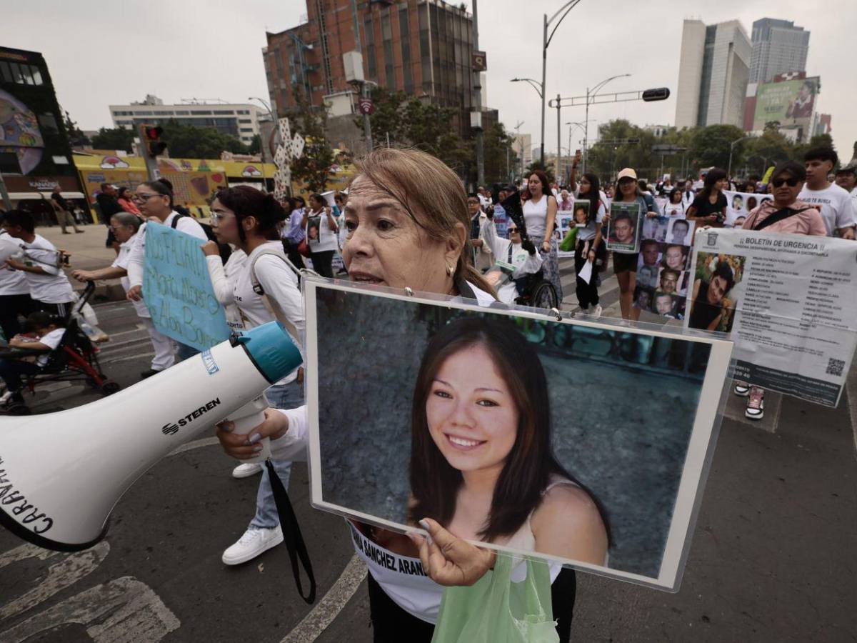 Madres mexicanas marchan el Día de las Madres para exigir justicia por sus hijos desaparecidos