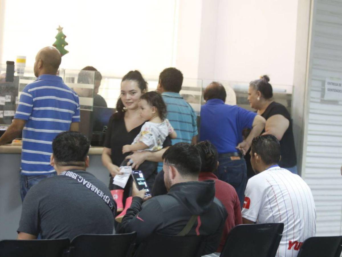 En la recta final de las elecciones, hondureños acuden el RNP para obtener su DNI