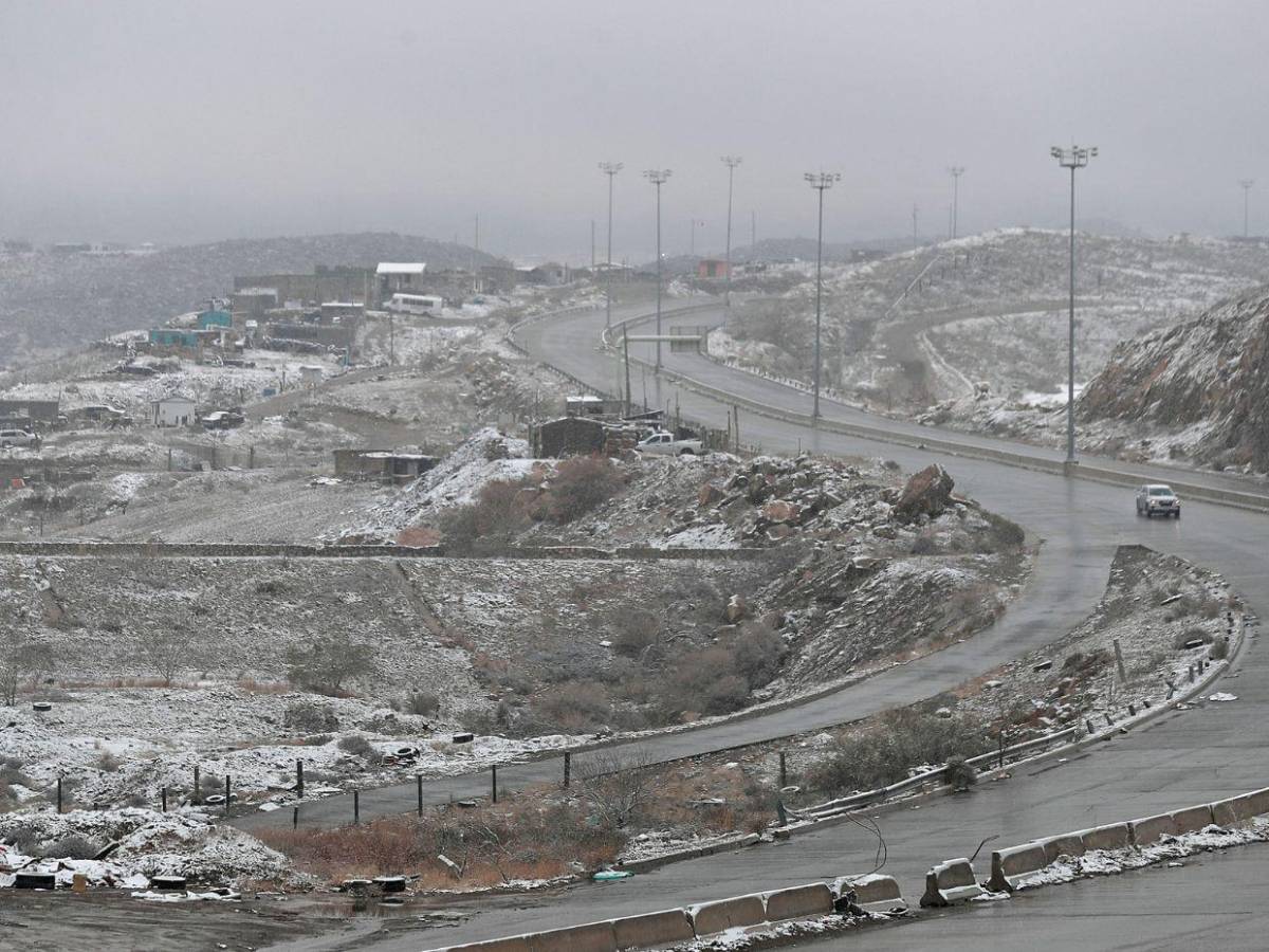 Ciudad Juárez se cubre de nieve tras intensa tormenta invernal
