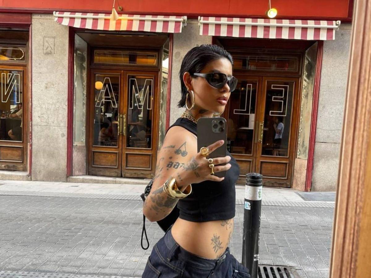 ¿Quién es la modelo que aparece en el video de la canción Un vals de Nodal?