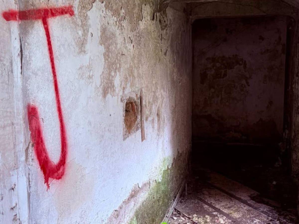 Derriban la casa de Pablo Escobar usada para rituales satánicos y drogas en Medellín