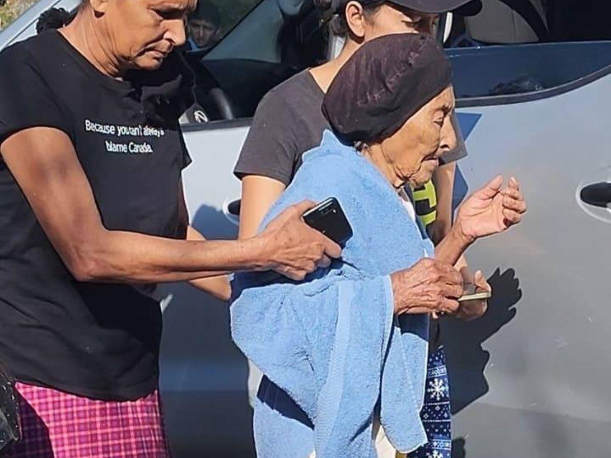 La abandonaron en una quebrada: rescatan a anciana de 95 años secuestrada en Yoro