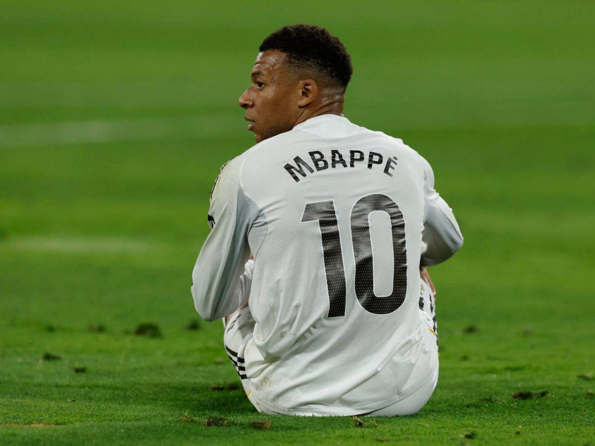 ¡No lo quieren más! Aficionados del Real Madrid recolectan firmas para sacar a Mbappé