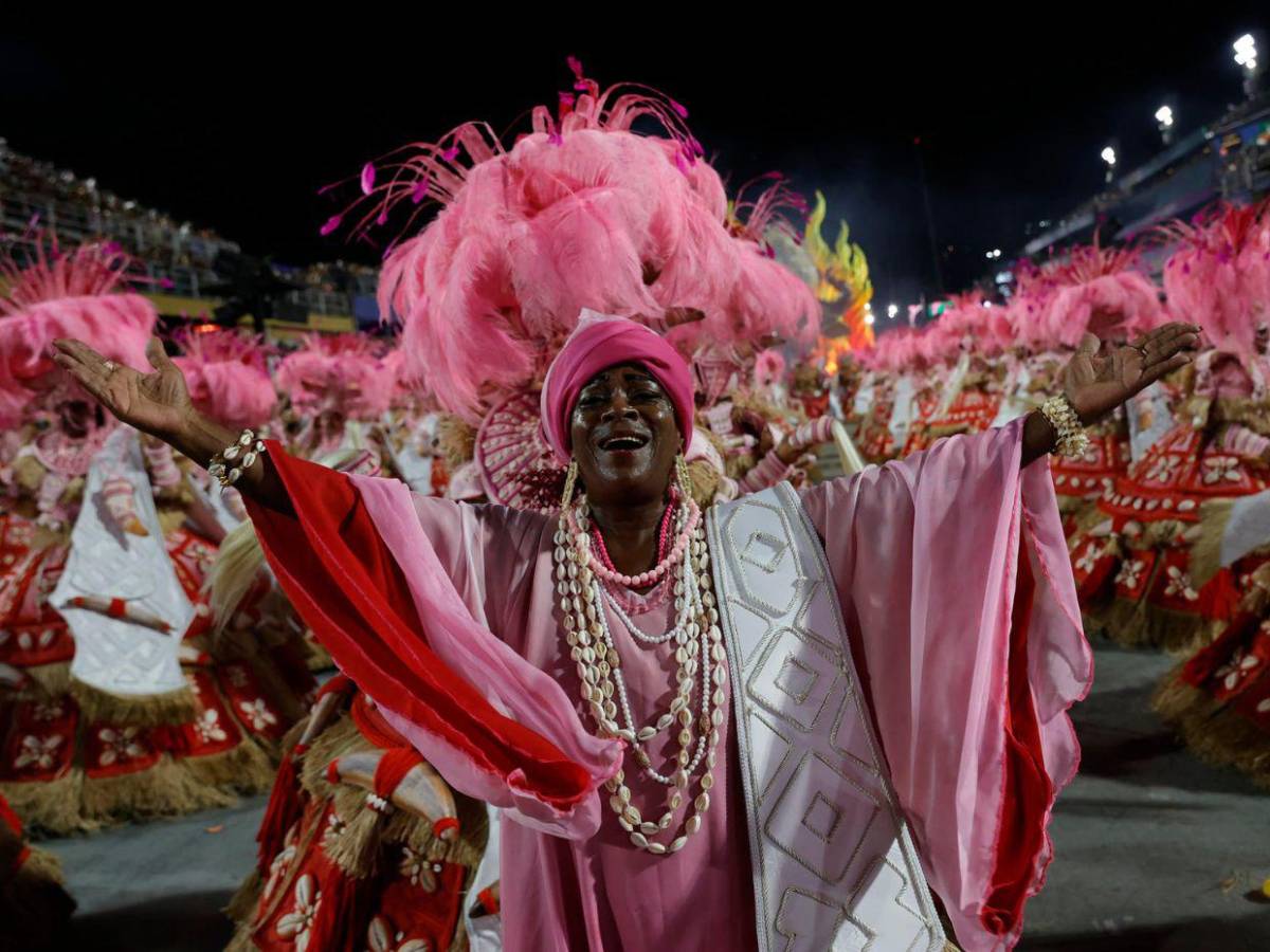 Carvanal 2025: Escuelas de samba destacan la herencia africana en Brasil
