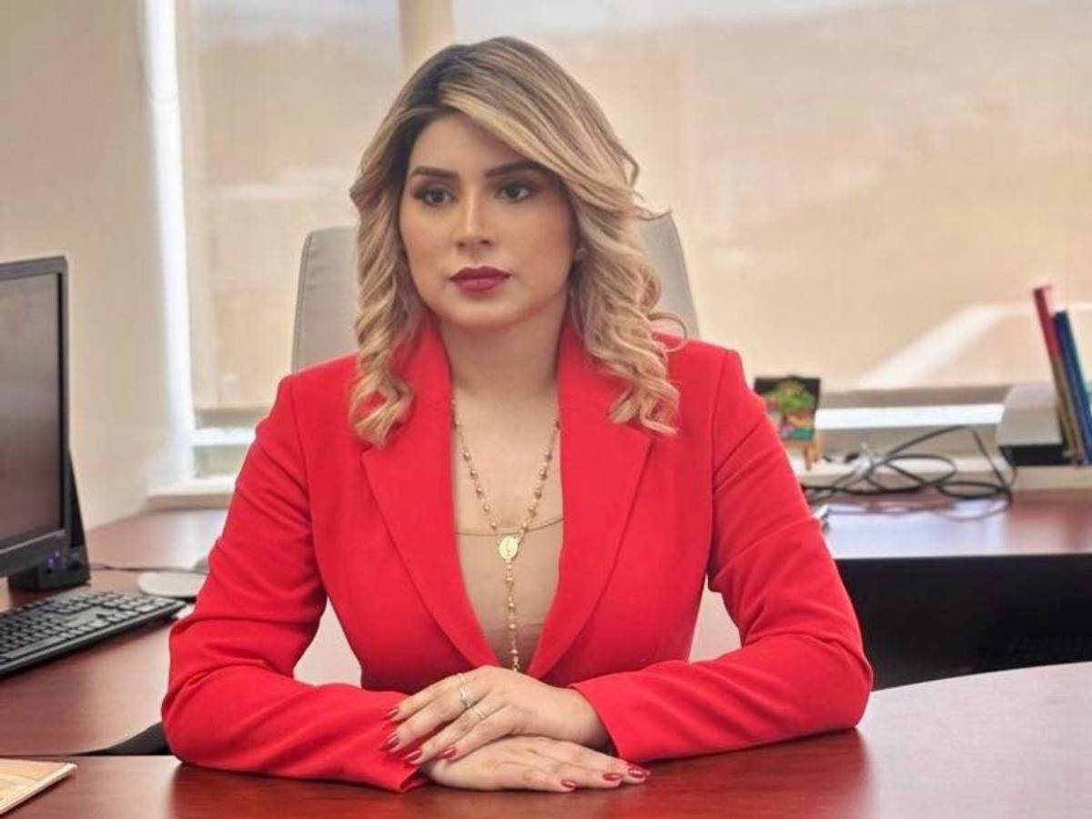 ¿Quién es Suyen Muñoz, pareja de Luis Redondo, que renunció a la presidencia de la CDPC?