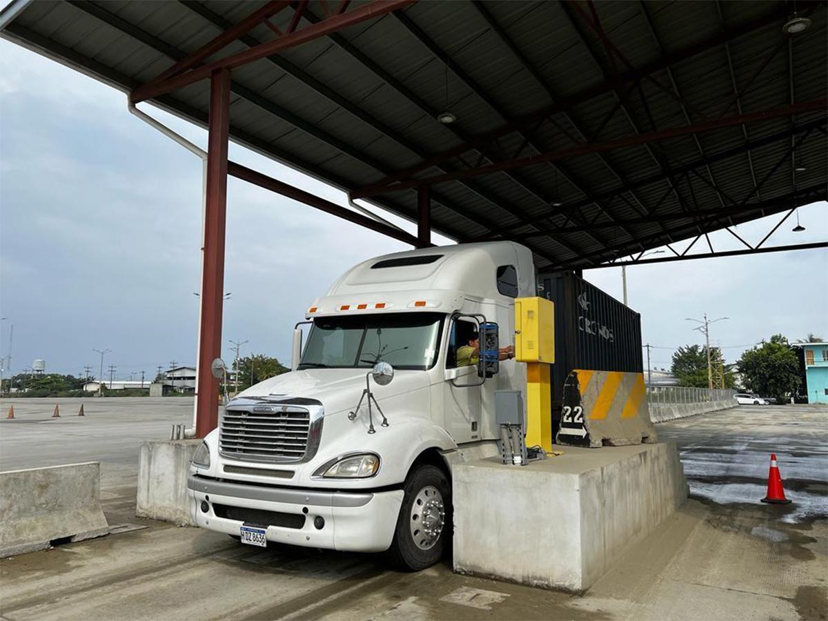 <i>La implementación de medidas rigurosas garantizan el cumplimiento de los reglamentos aduaneros.</i>