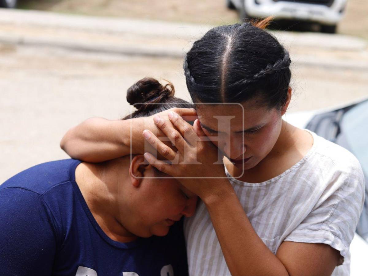 Entre lágrimas y exigiendo justicia: Así se presentó madre de Elvia Gómez a audiencia de Daniel Meraz