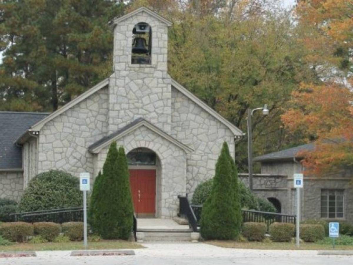 Pastor es acusado por explotación sexual infantil en Carolina del Norte