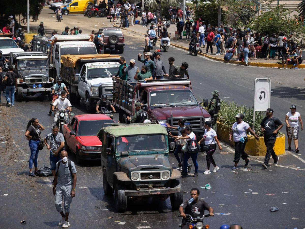 Padres desesperados recorren hospitales y morgues buscando a sus hijos tras terremotos en Venezuela