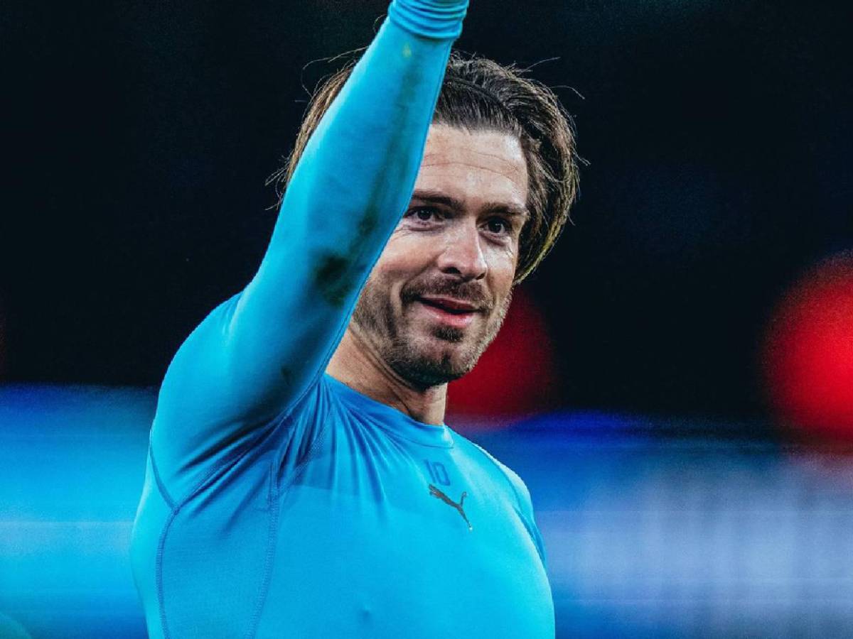 Reconocido futbolista envuelto en polémica tras ser captado borracho al salir de club social