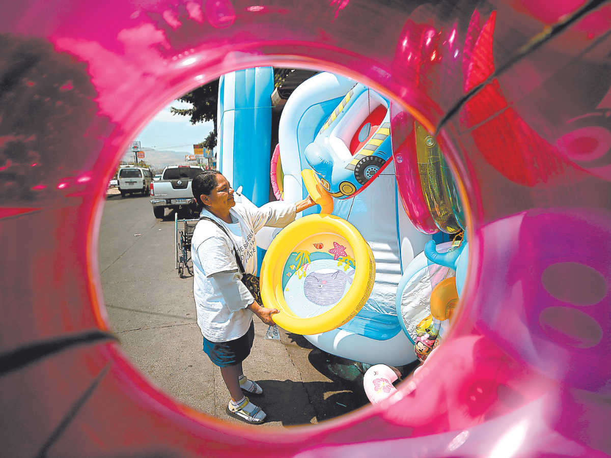 Piscinas invaden los mercados capitalinos: conozca los precios y tamaños