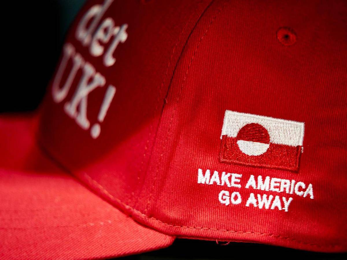 Habitantes de Groenlandia viralizan gorra anti-MAGA tras amenazas de Trump