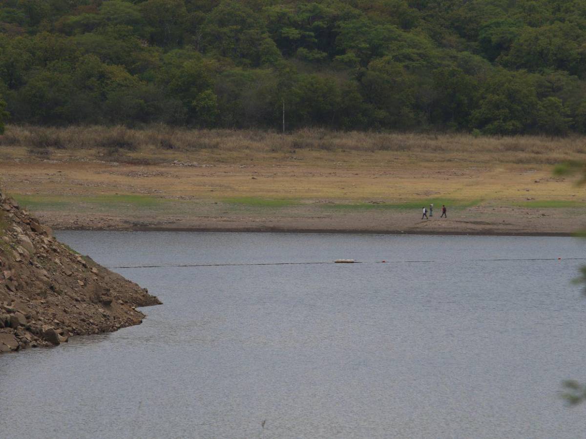 Represa Los Laureles baja a 35% y mantiene alerta por crisis de agua en la capital