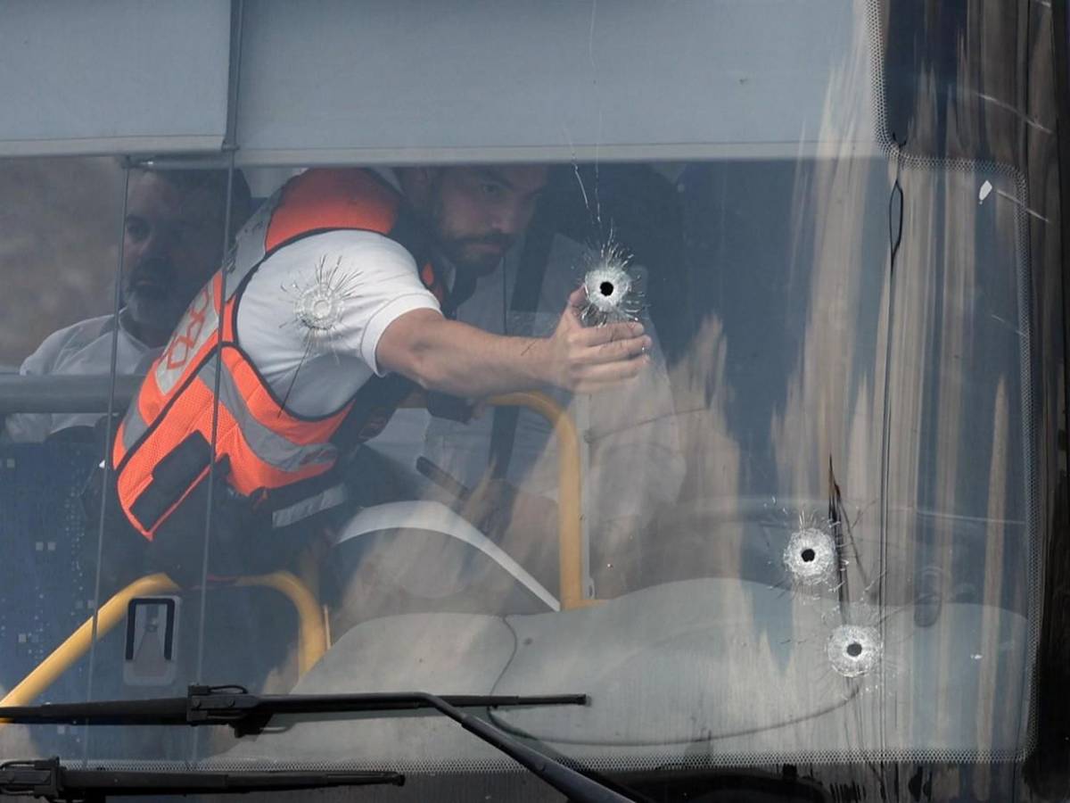 Atacantes subieron al autobús y abrieron fuego contra los pasajeros: atentado en Israel