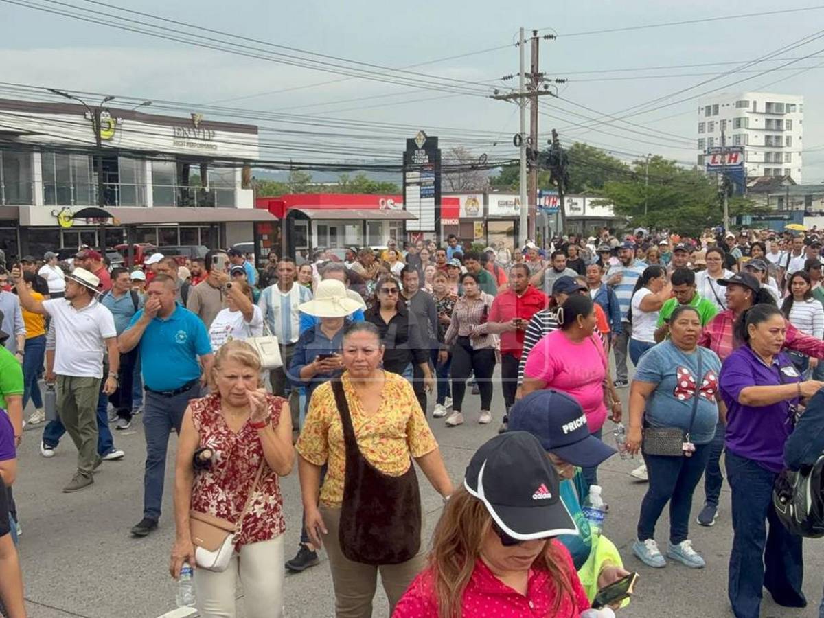Con los docentes no se juega, clama magisterio en la zona norte de Honduras durante marcha