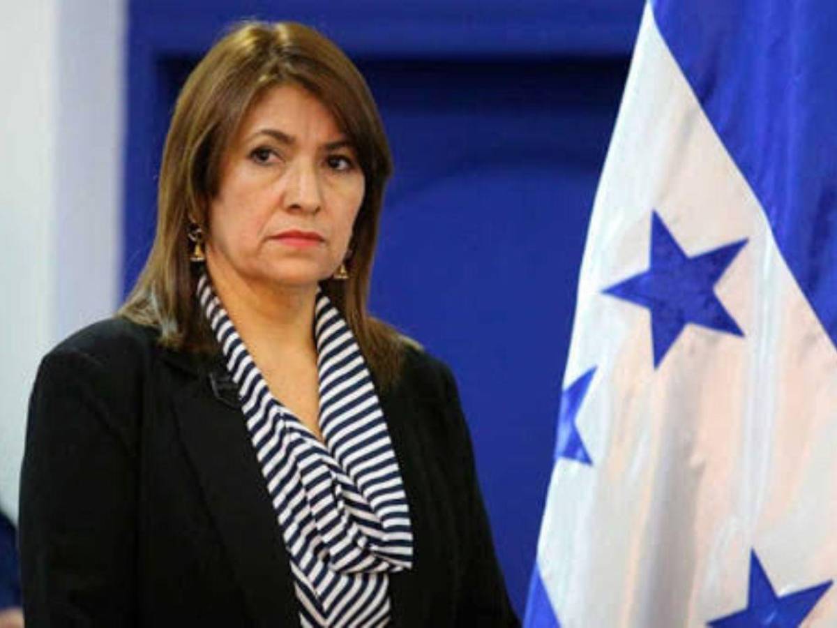 Alba Consuelo Flores: de ministra de Salud a imputada por el caso  hospitales móviles