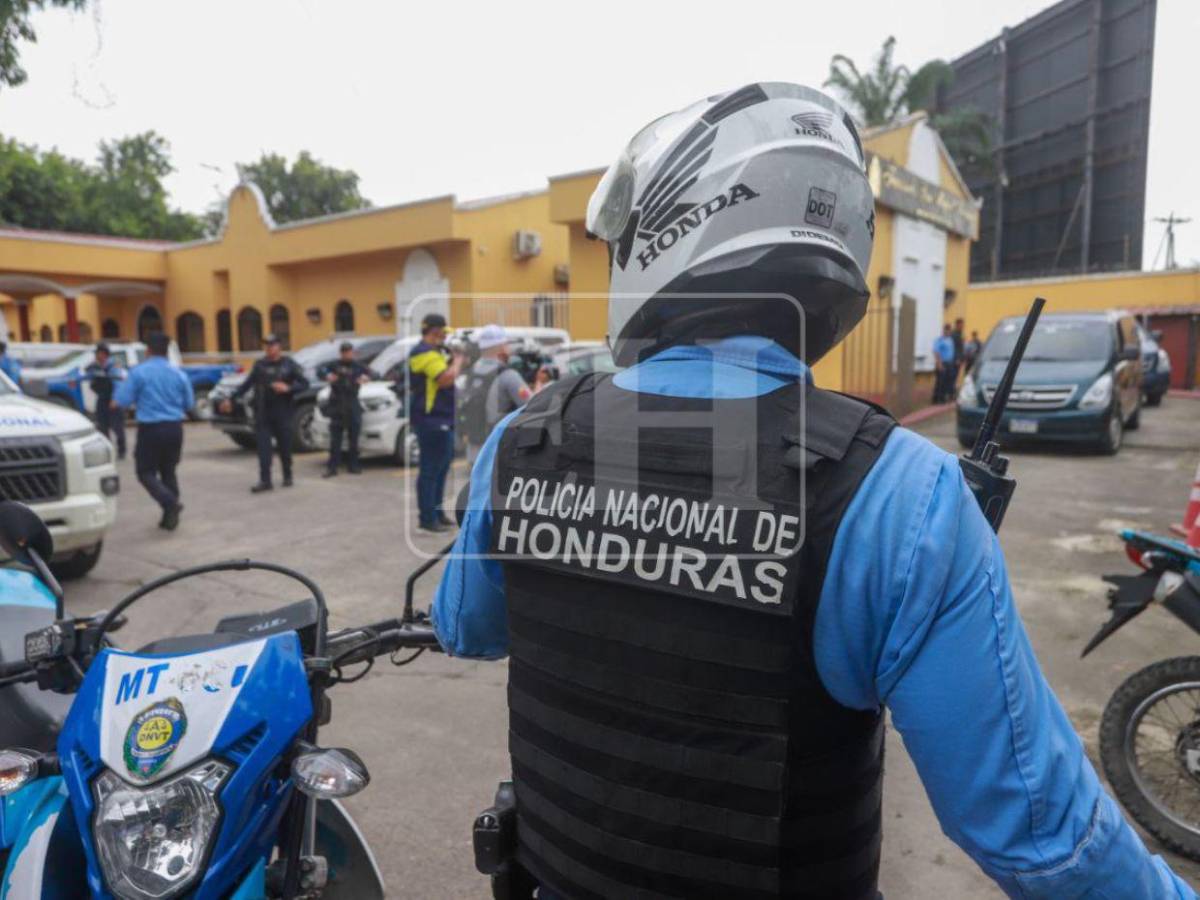 Con dolor y tristeza: Así despiden a los cuatro policías que murieron en Lempira